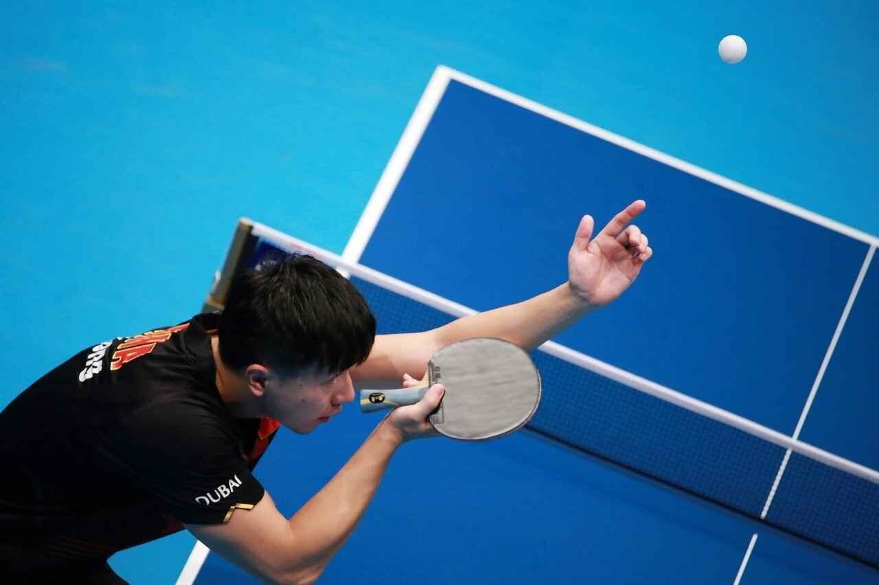 Live stream screenshot of a table tennis player